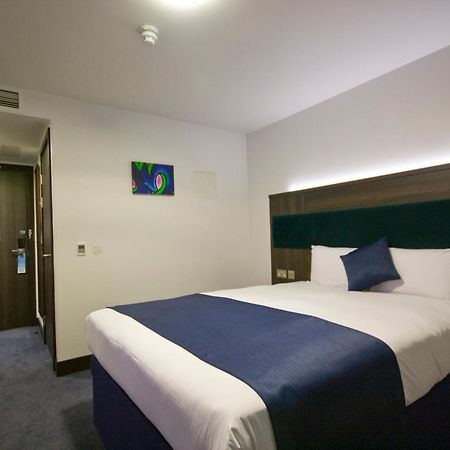 Hotel Ramada By Wyndham Cobham Cobham  Esterno foto