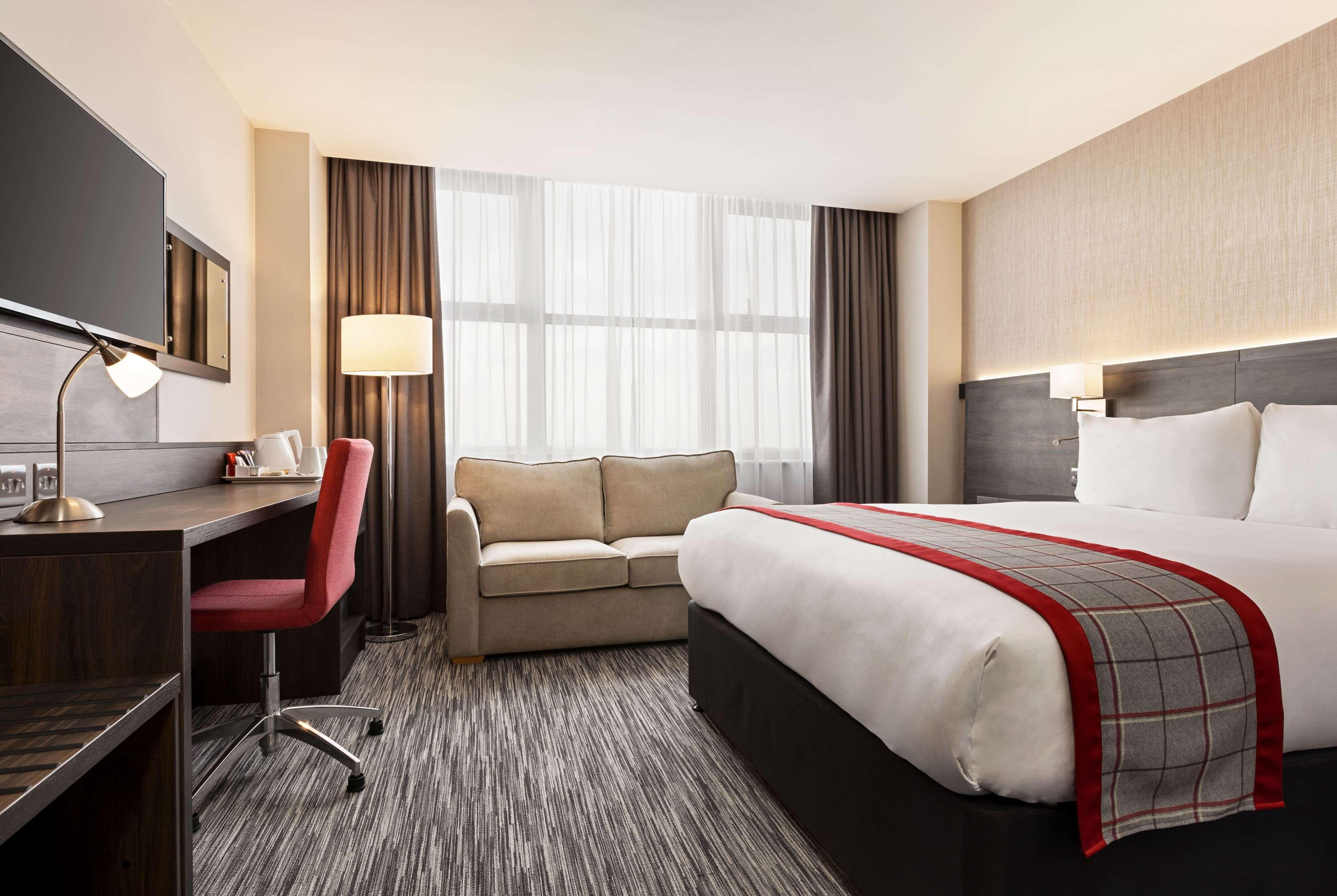 Hotel Ramada By Wyndham Cobham Cobham  Esterno foto