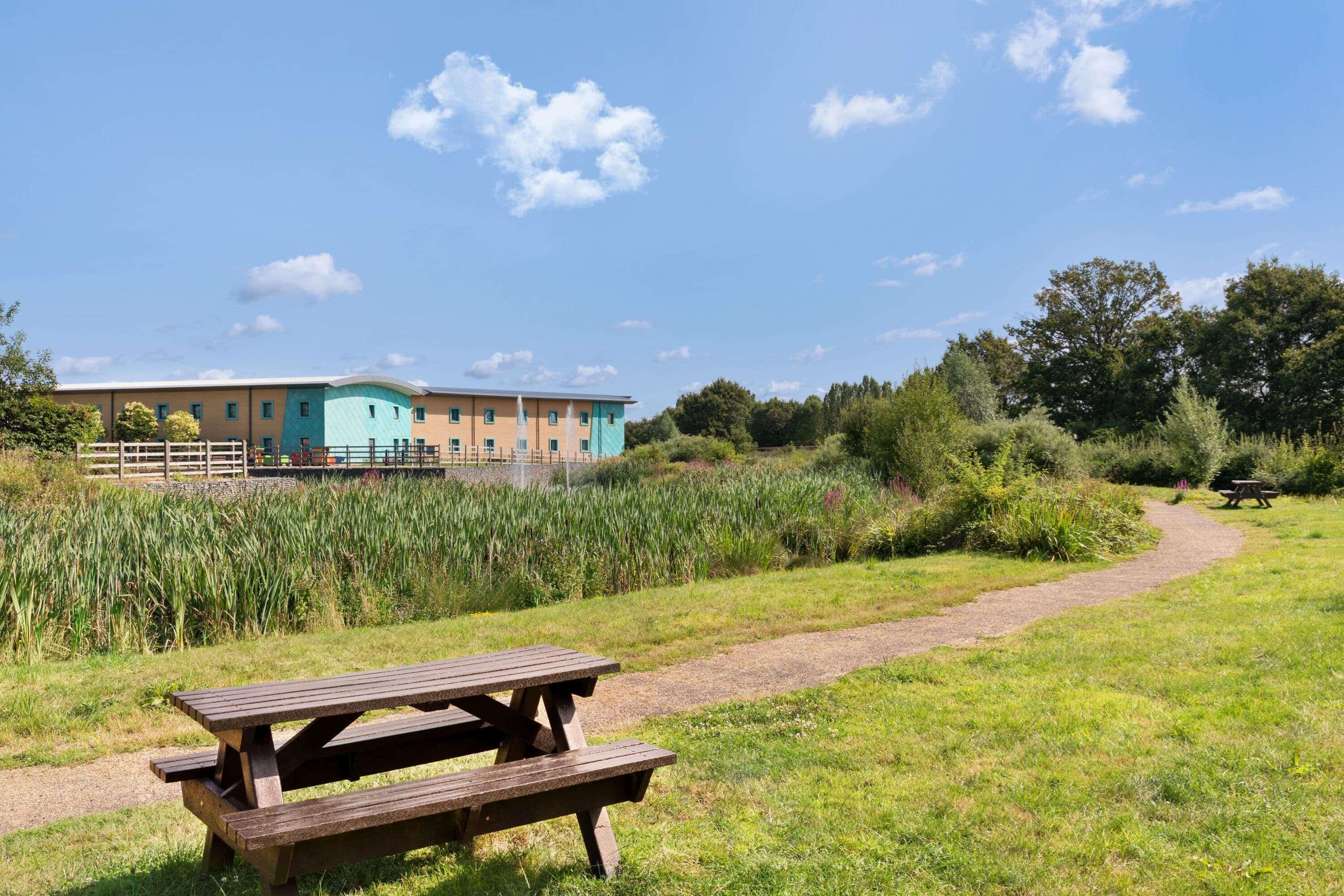 Hotel Ramada By Wyndham Cobham Cobham  Esterno foto