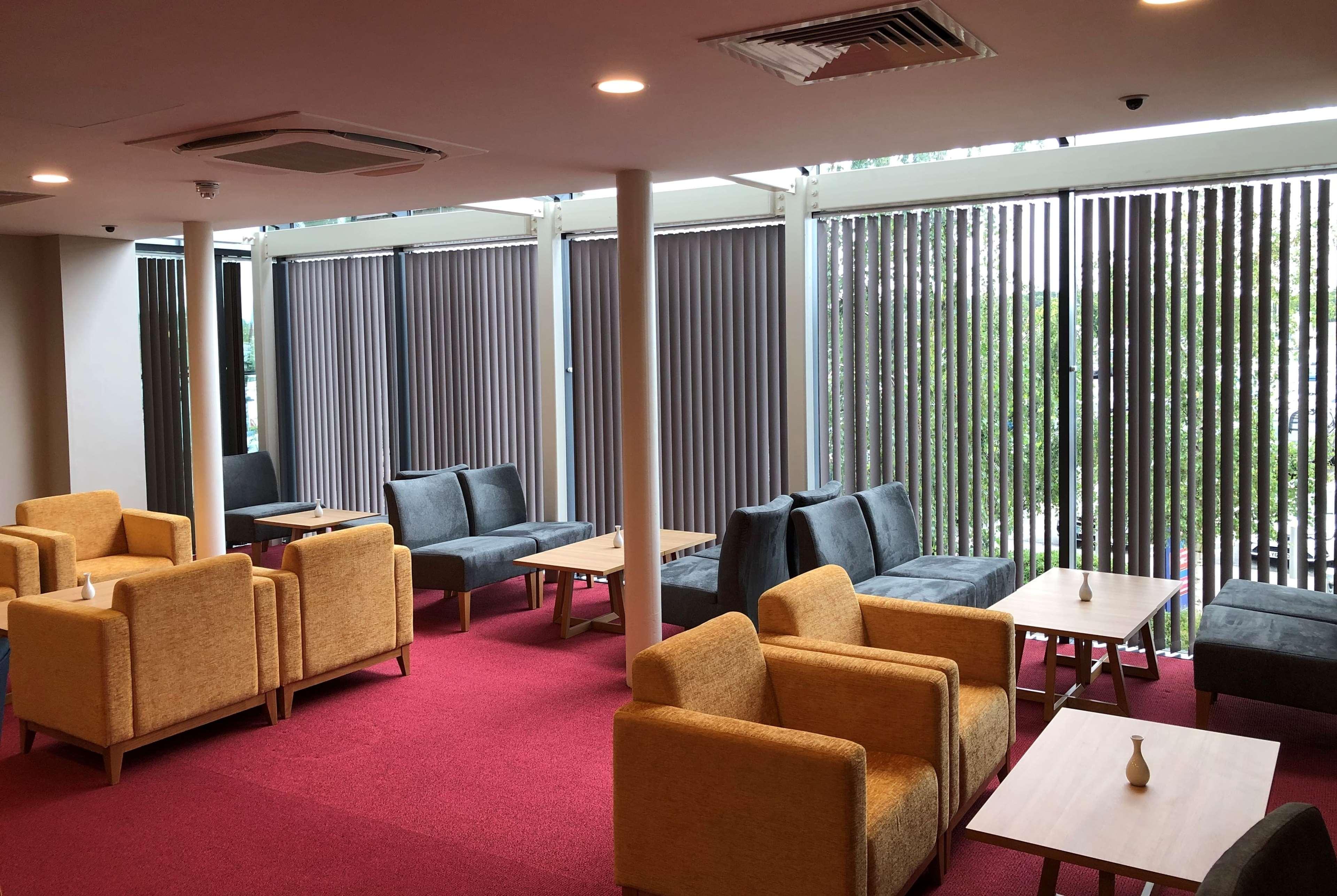 Hotel Ramada By Wyndham Cobham Cobham  Esterno foto