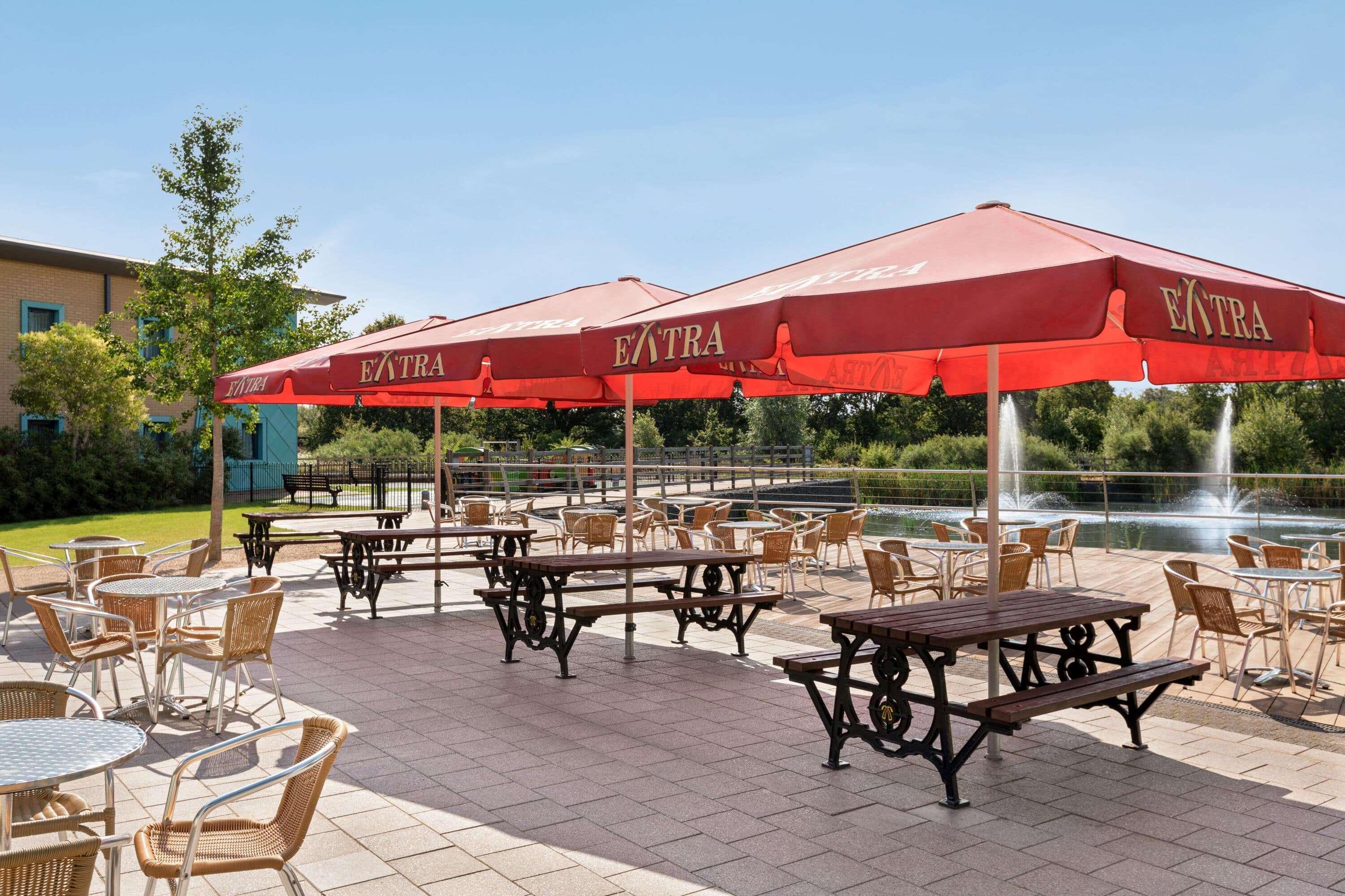 Hotel Ramada By Wyndham Cobham Cobham  Esterno foto