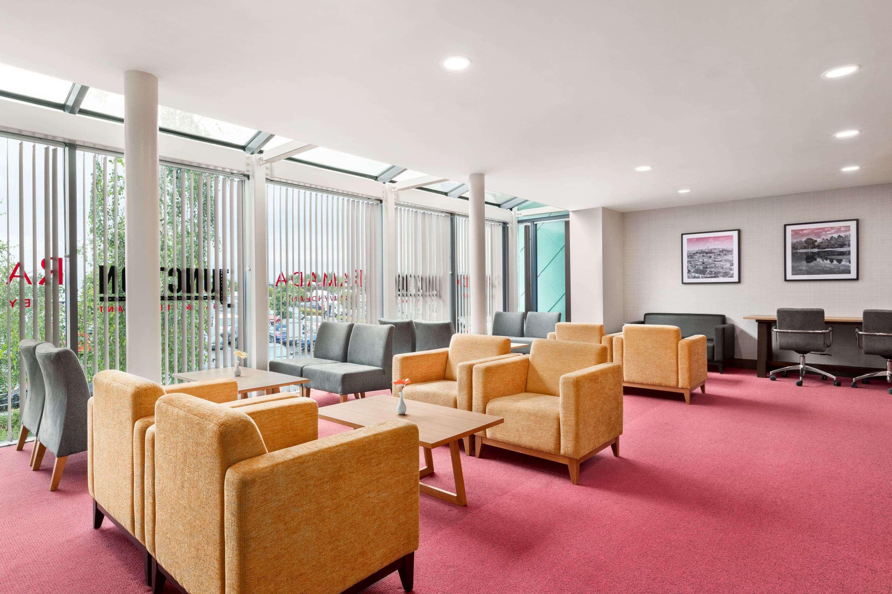 Hotel Ramada By Wyndham Cobham Cobham  Esterno foto