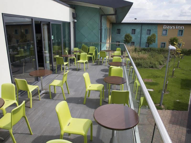 Hotel Ramada By Wyndham Cobham Cobham  Esterno foto