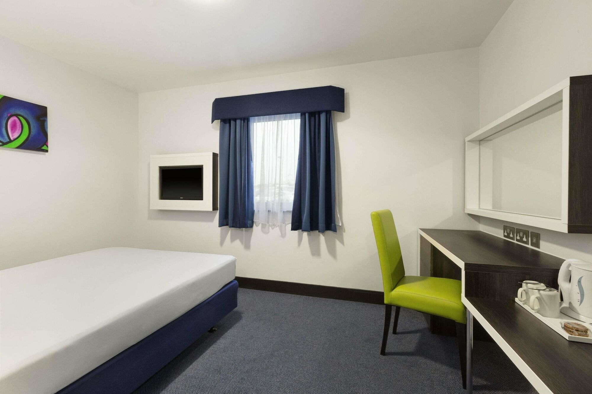 Hotel Ramada By Wyndham Cobham Cobham  Esterno foto