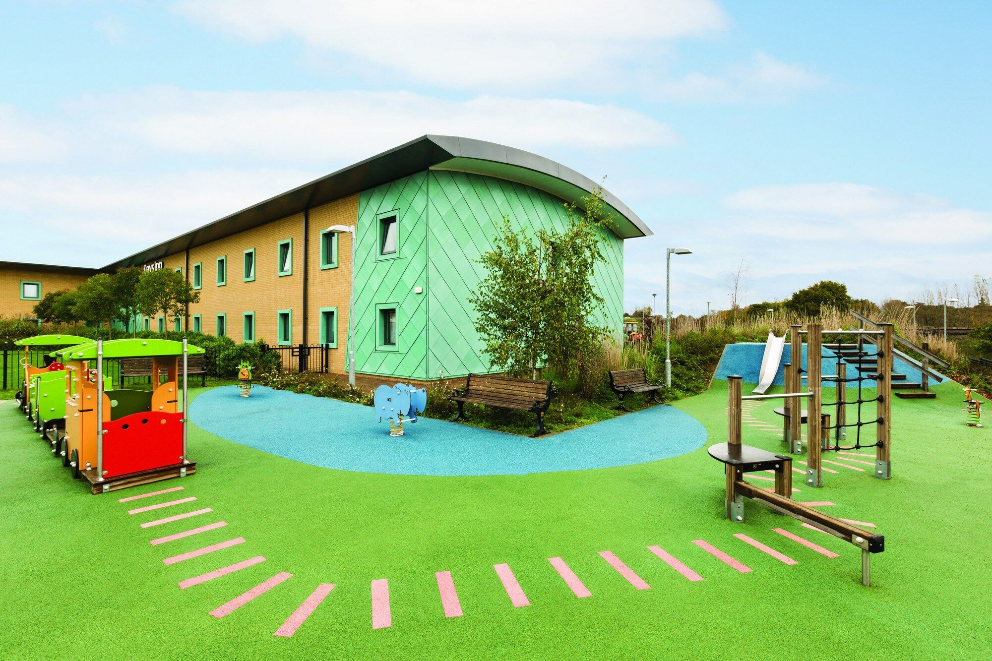 Hotel Ramada By Wyndham Cobham Cobham  Esterno foto