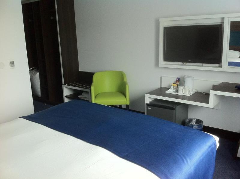 Hotel Ramada By Wyndham Cobham Cobham  Esterno foto